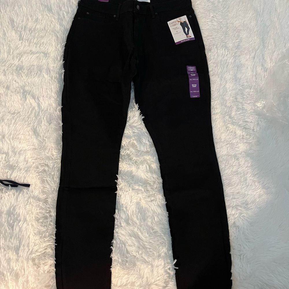 Skinny Levi’s black jeans